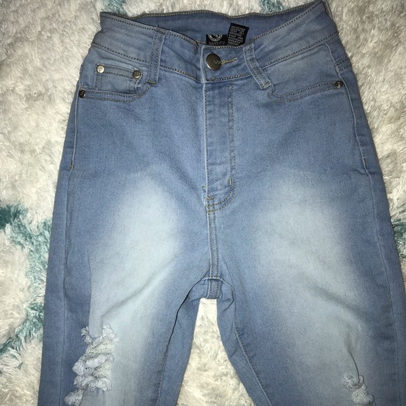 Ripped light washed jeans - Picture 2 of 6